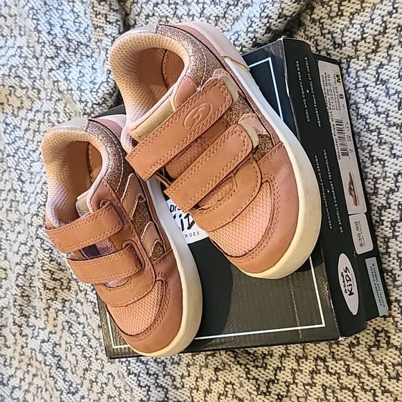 Wander Free Girl's Rosewood Rose Pink Sneakers Size 8 - Picture 3 of 7